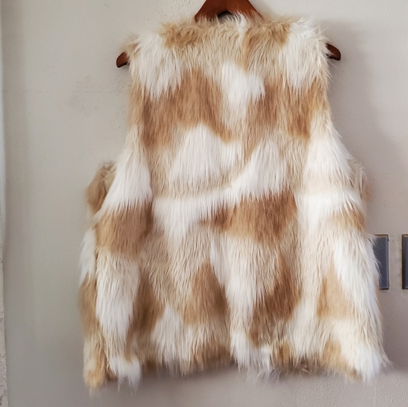 Cre8ions Faux Fur Vest - tans & cream - Picture 3 of 7